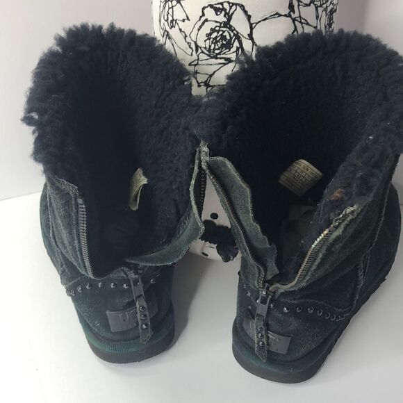 UGG Classic Short Black Boots - Picture 7 of 10